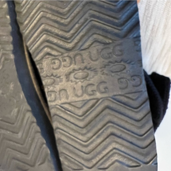 Ugg Classic Cardi Black sweater boots Women’s Sz 7 - Picture 9 of 16